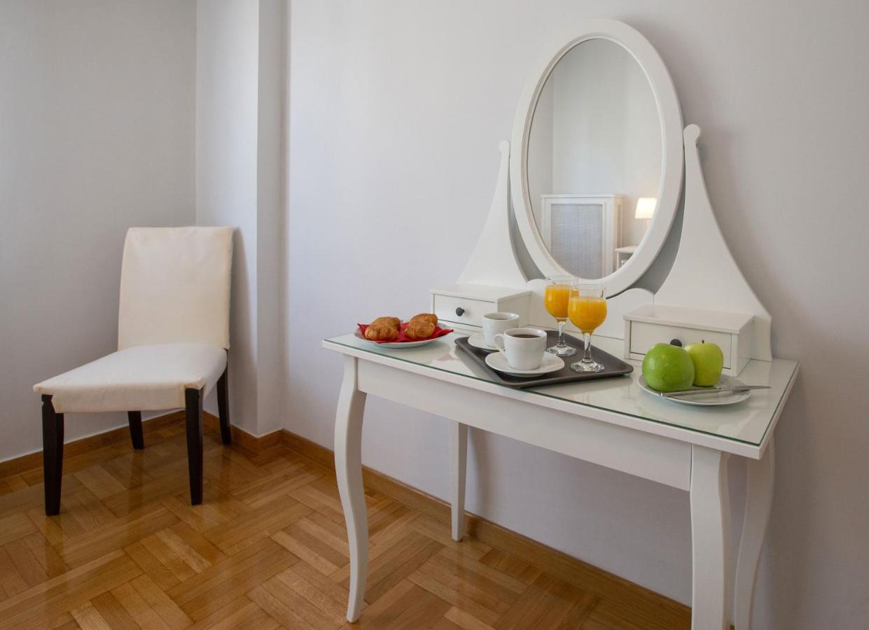 Upscale Luxury Athens Renovated Dream Home In One Of The Most Favorable Locations By National Gardens, Zoo & Hellenic Parliament In Syntagma And Stylish Exquisite Kolonaki Neighborhood Atenas Exterior foto